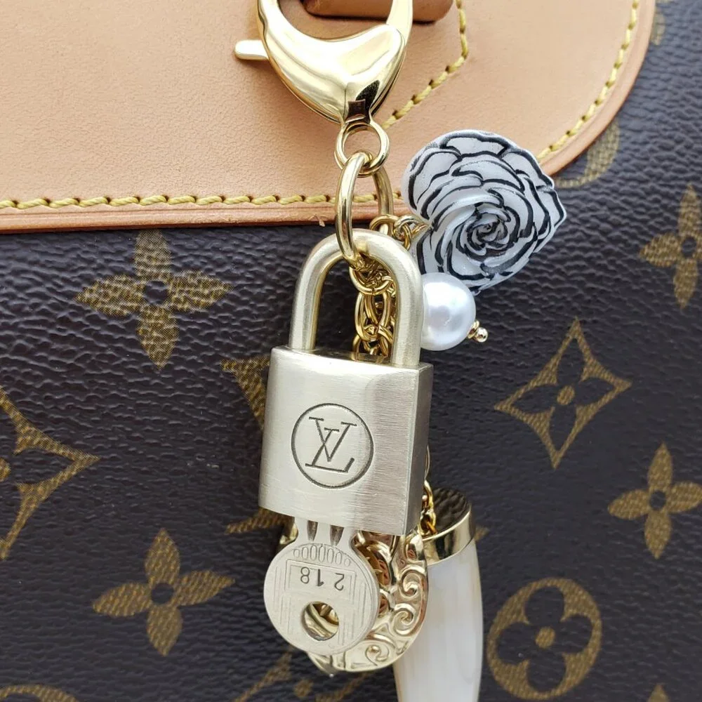 LV Authentic Gold Lock & Key 🔑 Luxury Bag Charm w/ Unbranded Keychain